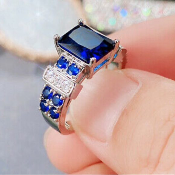 Jewelry - New 92( Sterling silver diamond ring